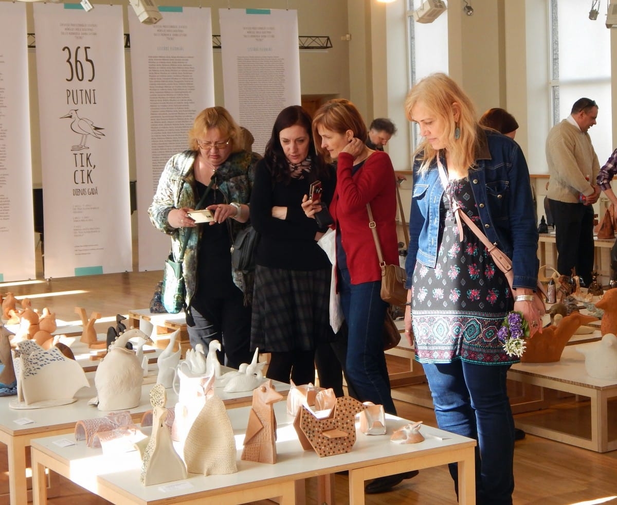 Latvijas mākslas skolu audzēkņu izstāde “365 putni”