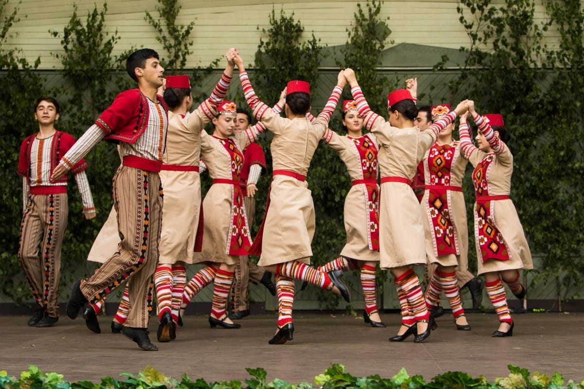 VIII Starptautiskā tautas deju festivāla "Sudmaliņas" koncerti un latvisko labumu tirgus Vērmanes dārzā Rīgā