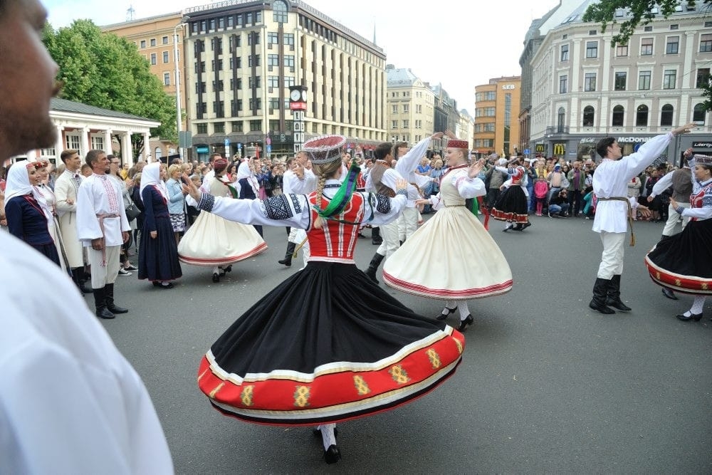 IX Starptautiskais tautas deju festivāls "Sudmaliņas" - Iepazīšanās tūre "Labāk deviņi draugi..." Vecrīgā
