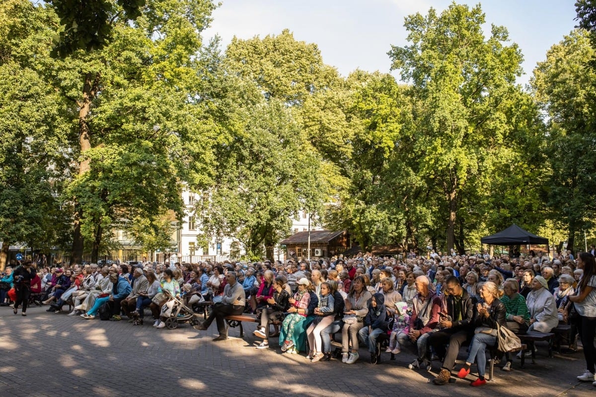 IX Starptautiskais tautas deju festivāls "Sudmaliņas" - koncerts "Trejdeviņas saules lēca" Vērmanes dārzā