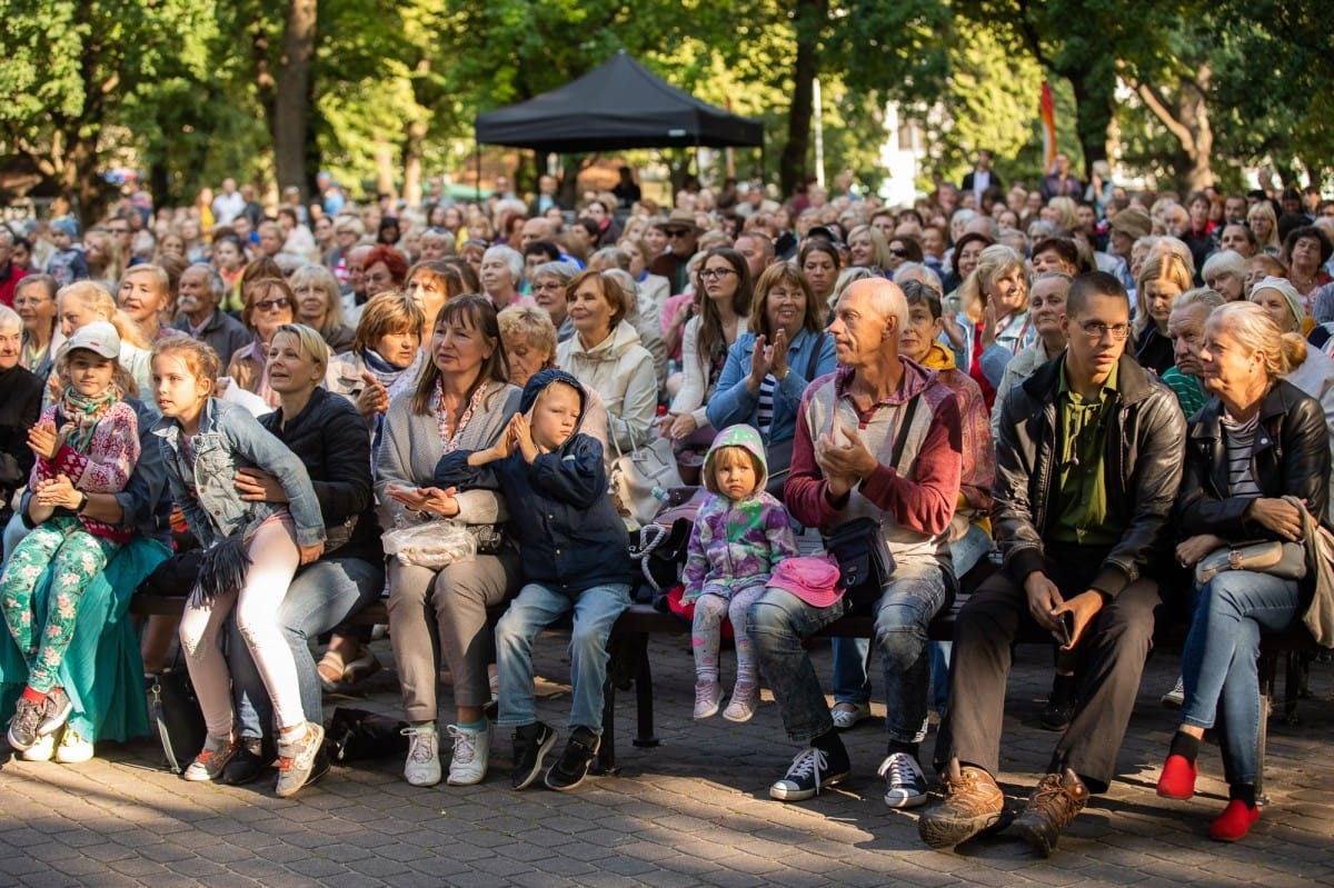 IX Starptautiskais tautas deju festivāls "Sudmaliņas" - koncerts "Trejdeviņas saules lēca" Vērmanes dārzā