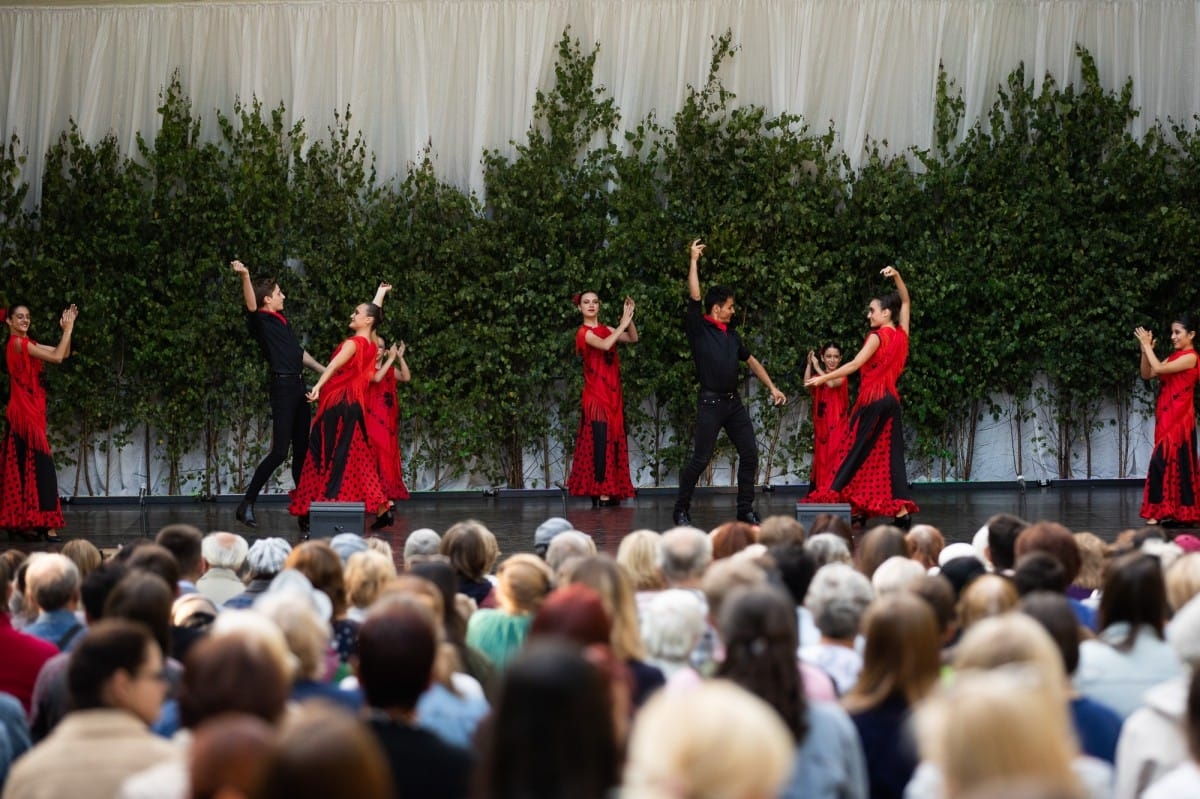 IX Starptautiskais tautas deju festivāls "Sudmaliņas" - koncerts "Trejdeviņas saules lēca" Vērmanes dārzā