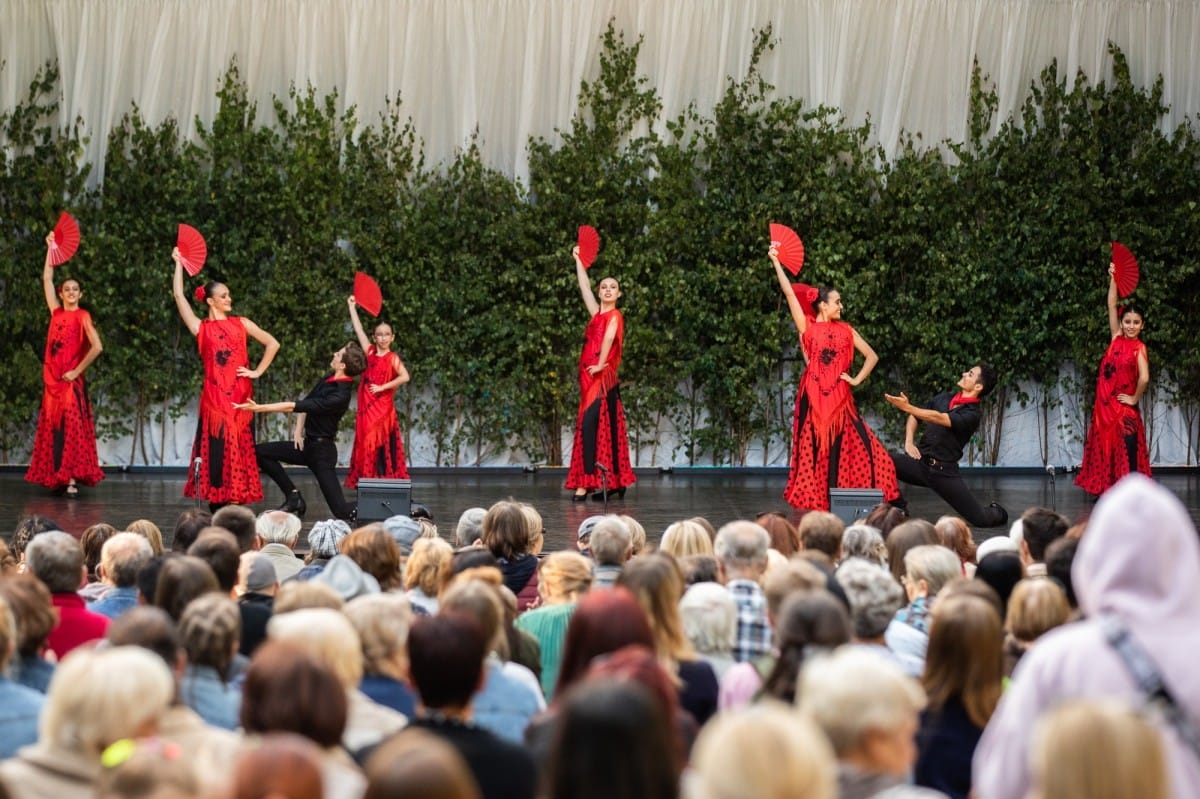 IX Starptautiskais tautas deju festivāls "Sudmaliņas" - koncerts "Trejdeviņas saules lēca" Vērmanes dārzā