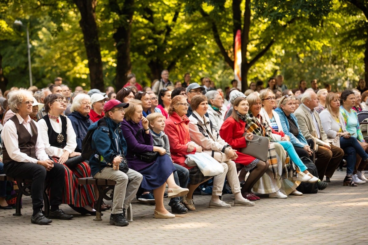 IX Starptautiskais tautas deju festivāls "Sudmaliņas" - koncerts "Trejdeviņas saules lēca" Vērmanes dārzā