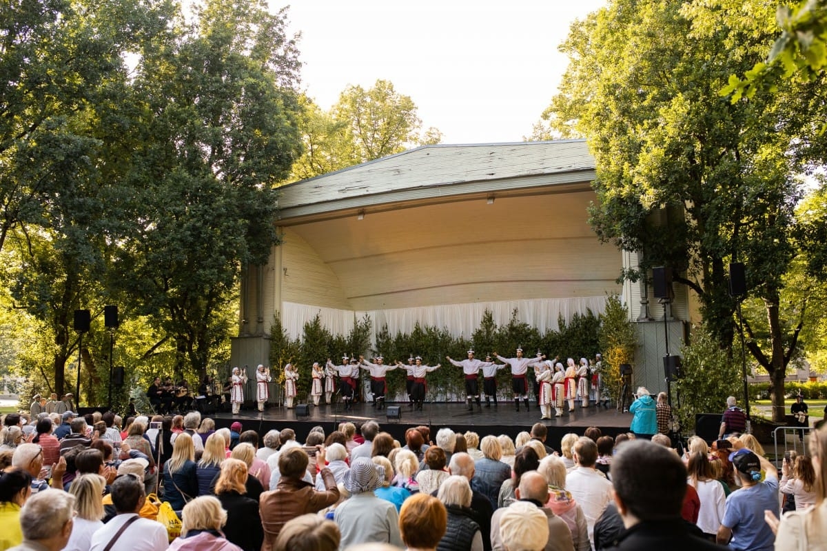 IX Starptautiskais tautas deju festivāls "Sudmaliņas" - koncerts "Trejdeviņas saules lēca" Vērmanes dārzā