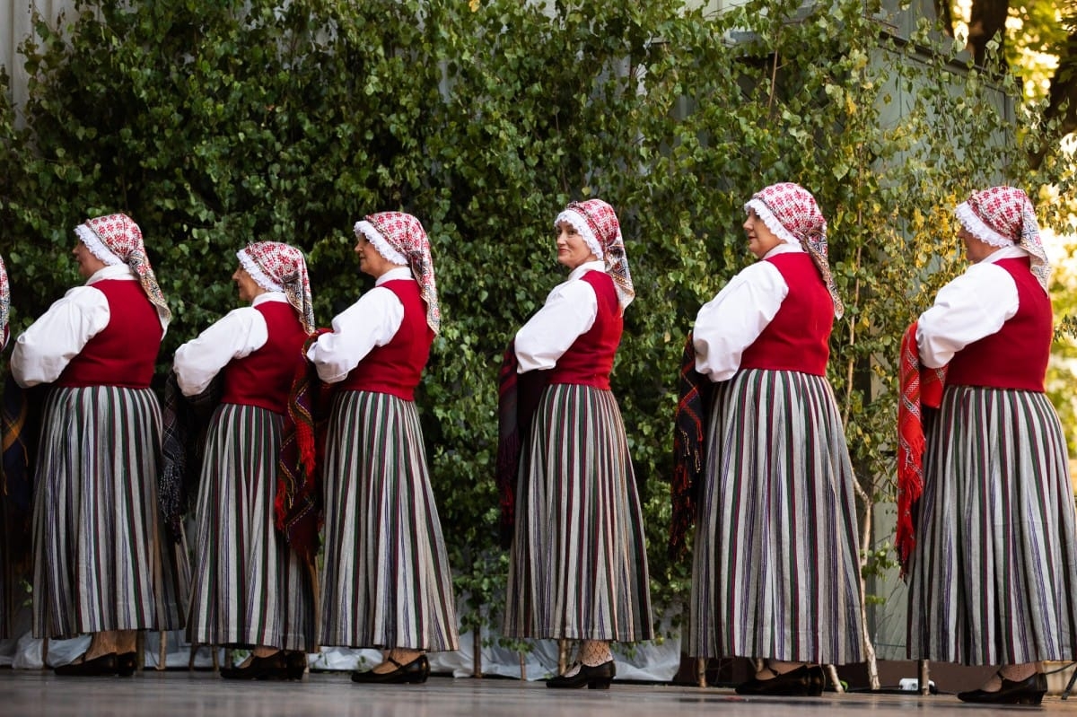 IX Starptautiskais tautas deju festivāls "Sudmaliņas" - koncerts "Trejdeviņas saules lēca" Vērmanes dārzā