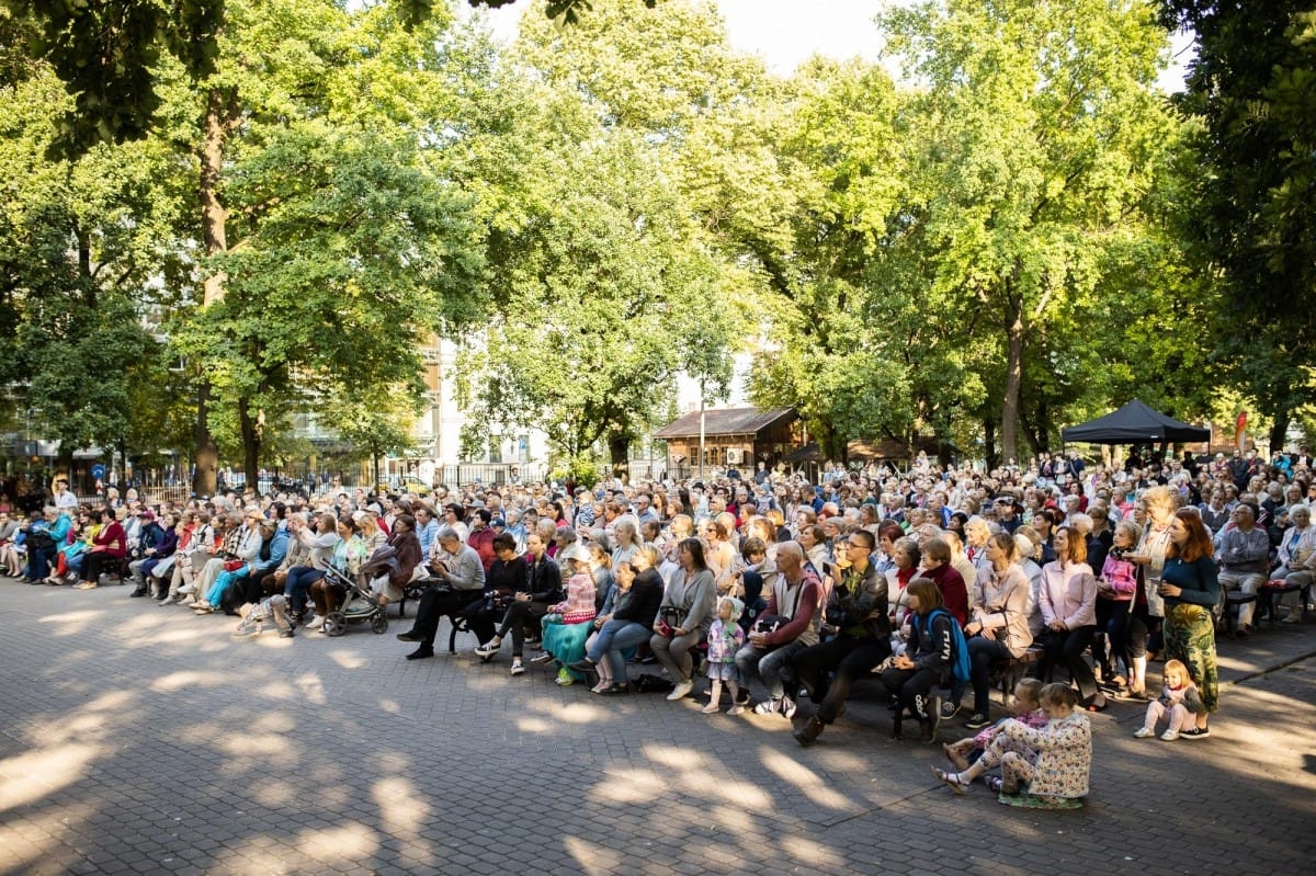 IX Starptautiskais tautas deju festivāls "Sudmaliņas" - koncerts "Trejdeviņas saules lēca" Vērmanes dārzā