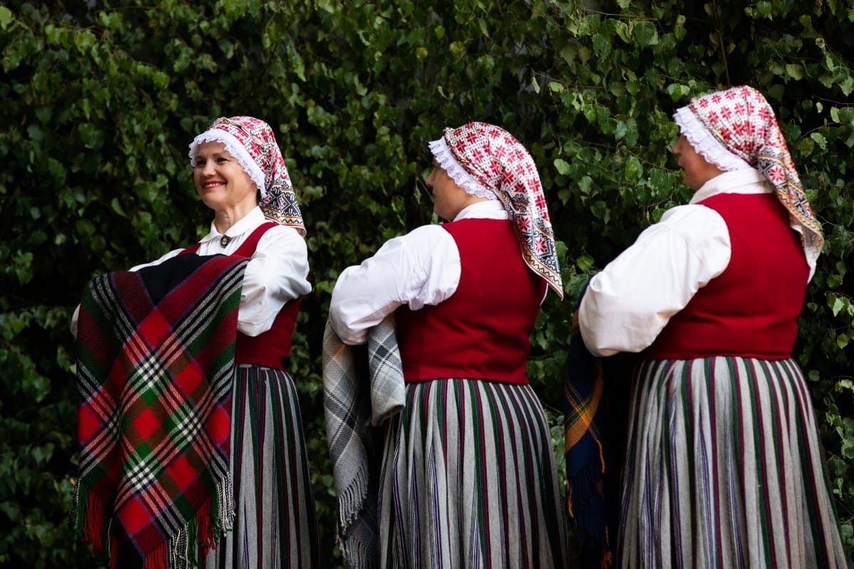 IX Starptautiskais tautas deju festivāls "Sudmaliņas" - koncerts "Trejdeviņas saules lēca" Vērmanes dārzā