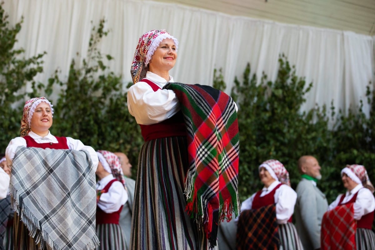 IX Starptautiskais tautas deju festivāls "Sudmaliņas" - koncerts "Trejdeviņas saules lēca" Vērmanes dārzā