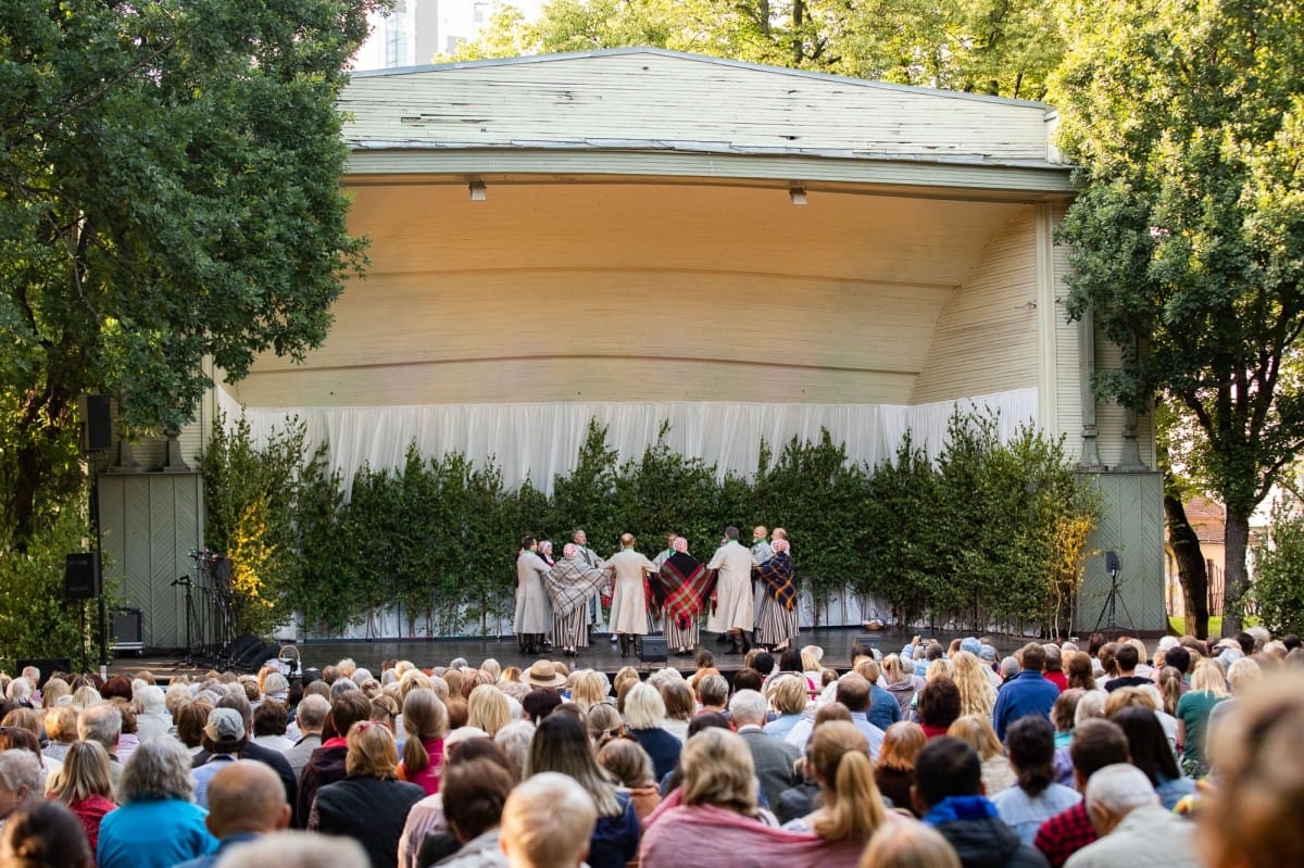 IX Starptautiskais tautas deju festivāls "Sudmaliņas" - koncerts "Trejdeviņas saules lēca" Vērmanes dārzā