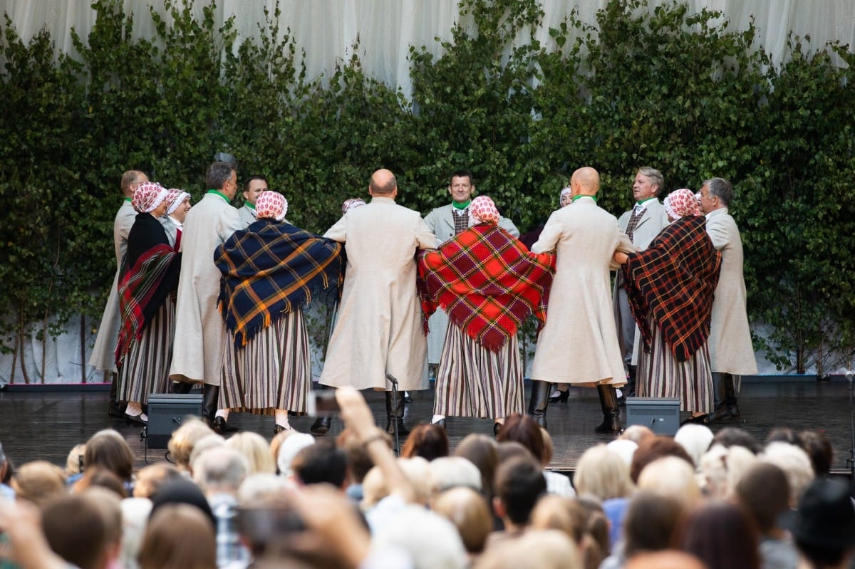 IX Starptautiskais tautas deju festivāls "Sudmaliņas" - koncerts "Trejdeviņas saules lēca" Vērmanes dārzā