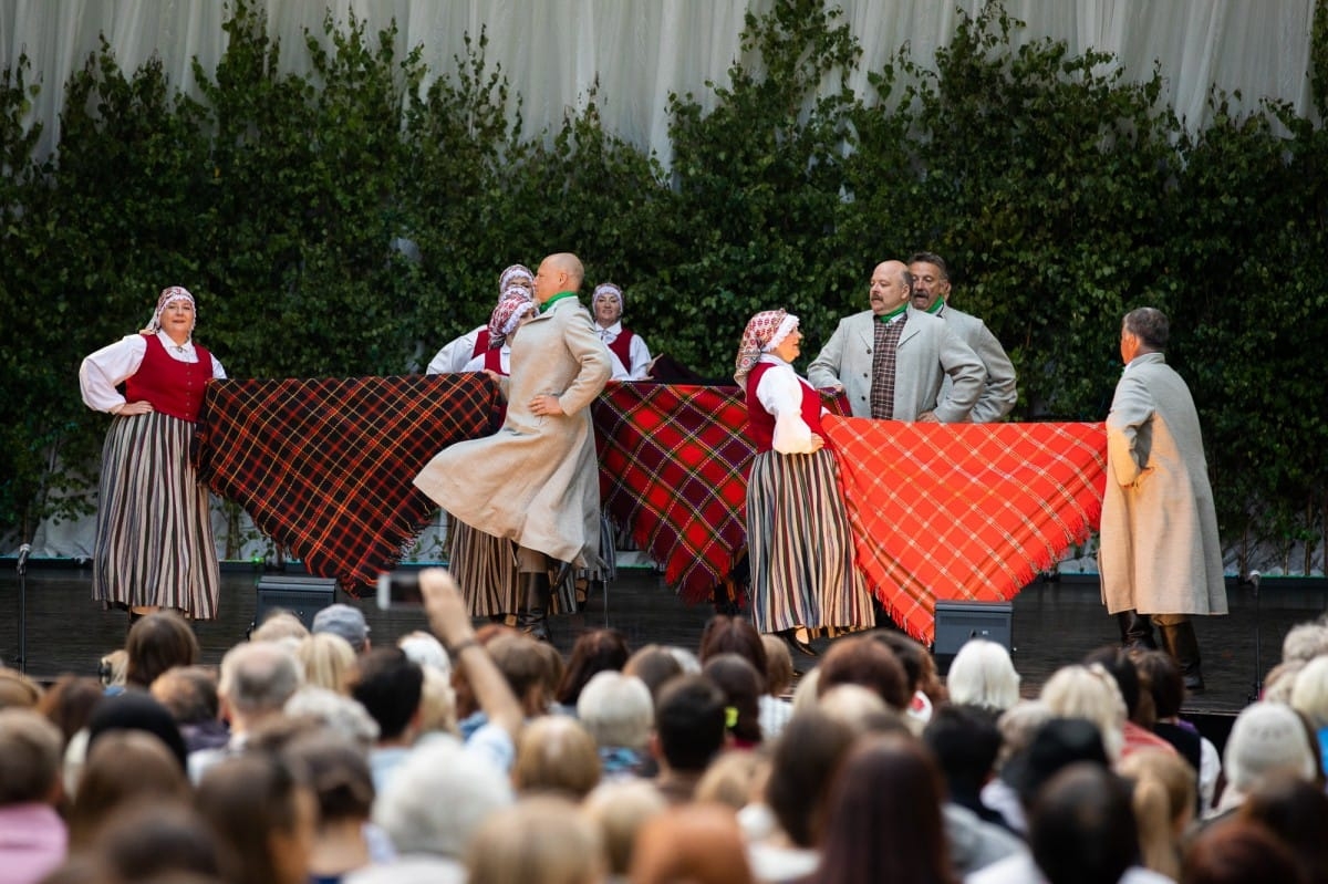 IX Starptautiskais tautas deju festivāls "Sudmaliņas" - koncerts "Trejdeviņas saules lēca" Vērmanes dārzā