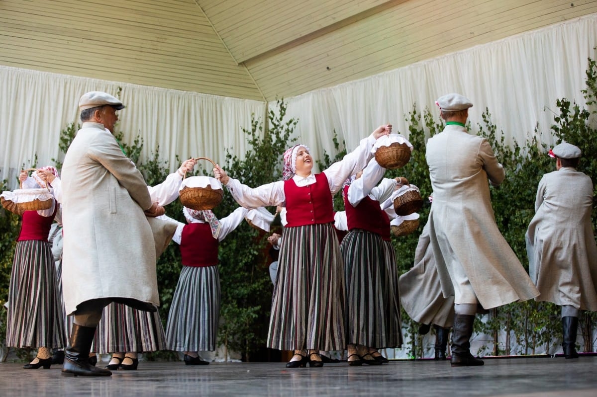 IX Starptautiskais tautas deju festivāls "Sudmaliņas" - koncerts "Trejdeviņas saules lēca" Vērmanes dārzā