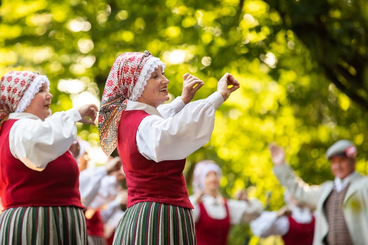 IX Starptautiskais tautas deju festivāls "Sudmaliņas" - koncerts "Trejdeviņas saules lēca" Vērmanes dārzā