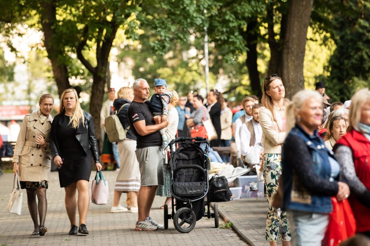 IX Starptautiskais tautas deju festivāls "Sudmaliņas" - koncerts "Trejdeviņas saules lēca" Vērmanes dārzā