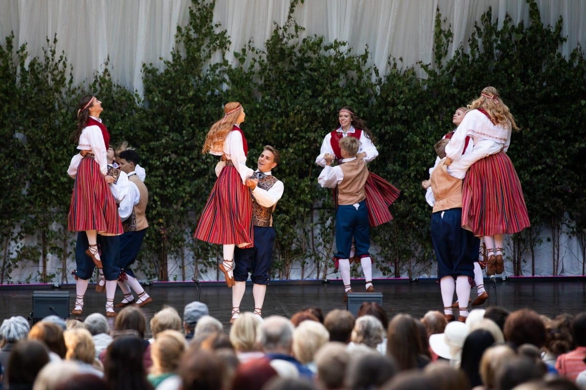 IX Starptautiskais tautas deju festivāls "Sudmaliņas" - koncerts "Trejdeviņas saules lēca" Vērmanes dārzā