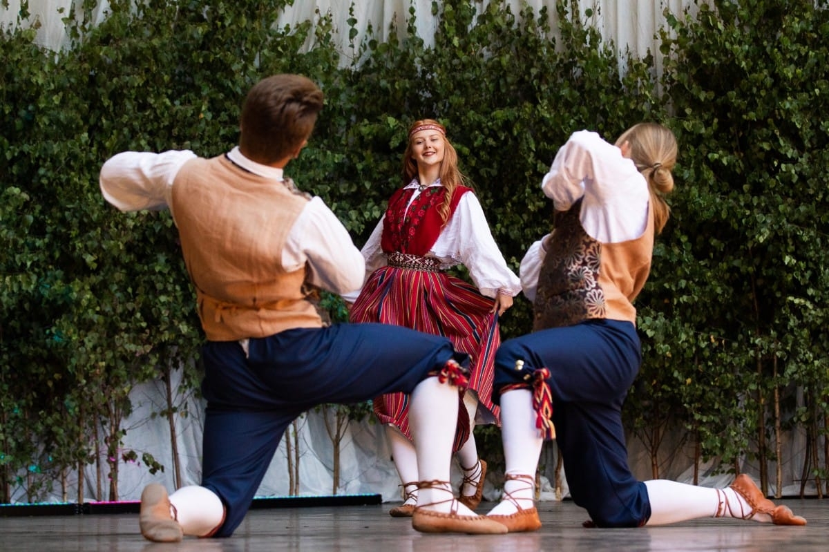 IX Starptautiskais tautas deju festivāls "Sudmaliņas" - koncerts "Trejdeviņas saules lēca" Vērmanes dārzā