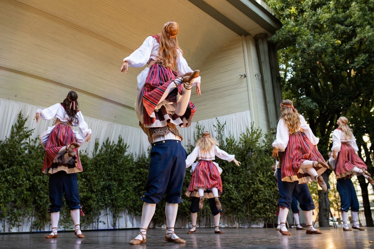 IX Starptautiskais tautas deju festivāls "Sudmaliņas" - koncerts "Trejdeviņas saules lēca" Vērmanes dārzā