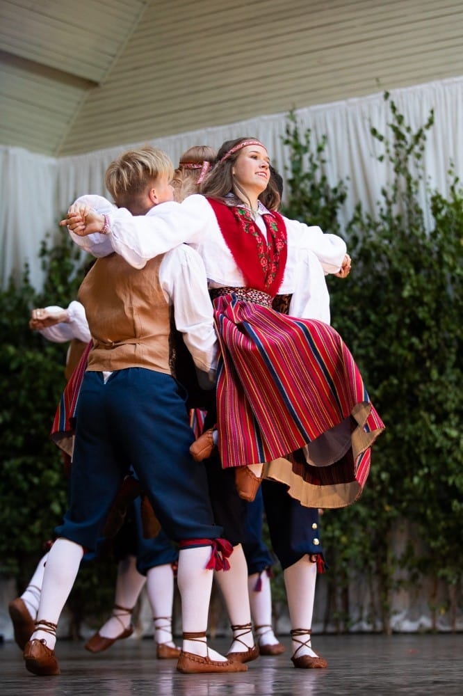 IX Starptautiskais tautas deju festivāls "Sudmaliņas" - koncerts "Trejdeviņas saules lēca" Vērmanes dārzā