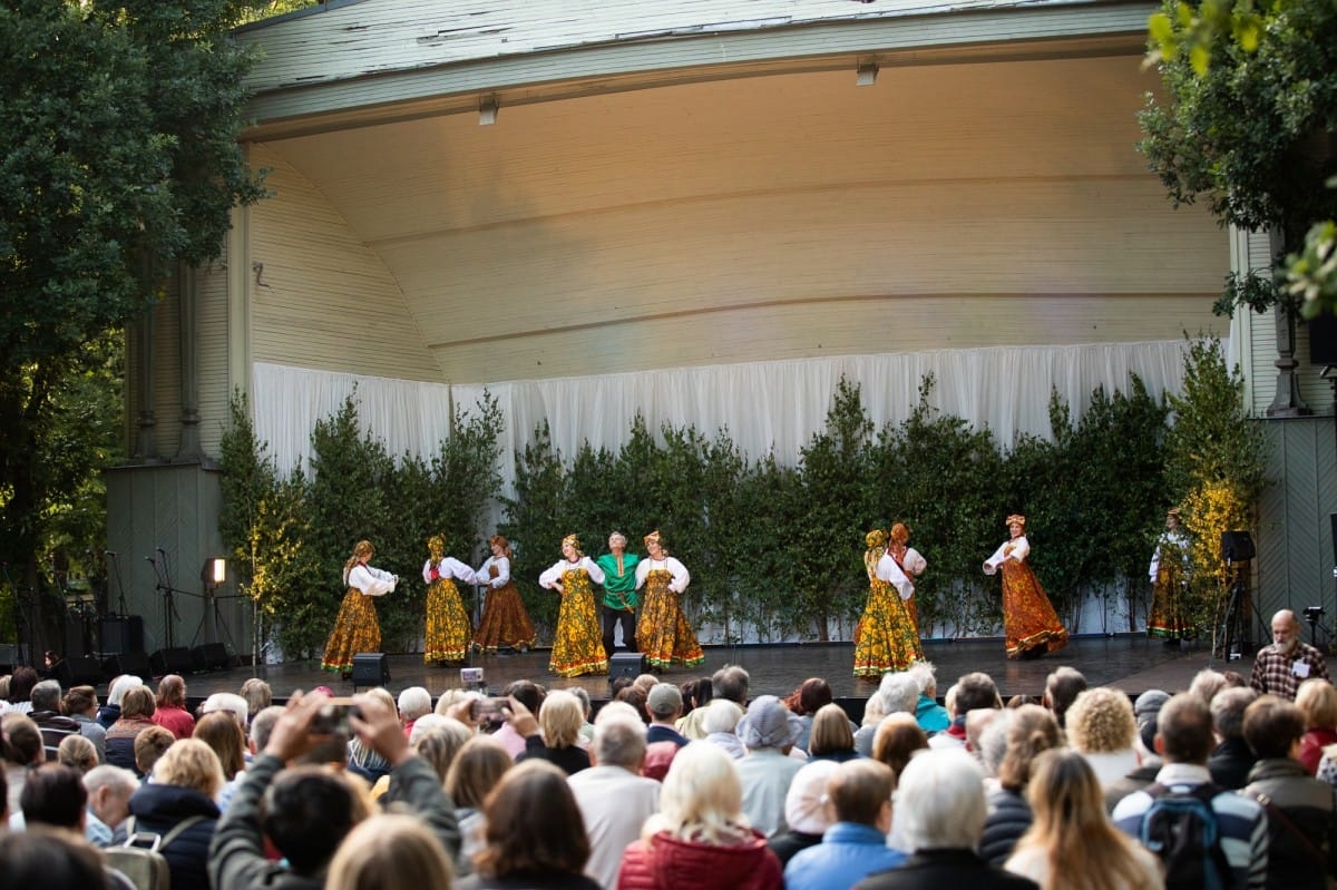 IX Starptautiskais tautas deju festivāls "Sudmaliņas" - koncerts "Trejdeviņas saules lēca" Vērmanes dārzā