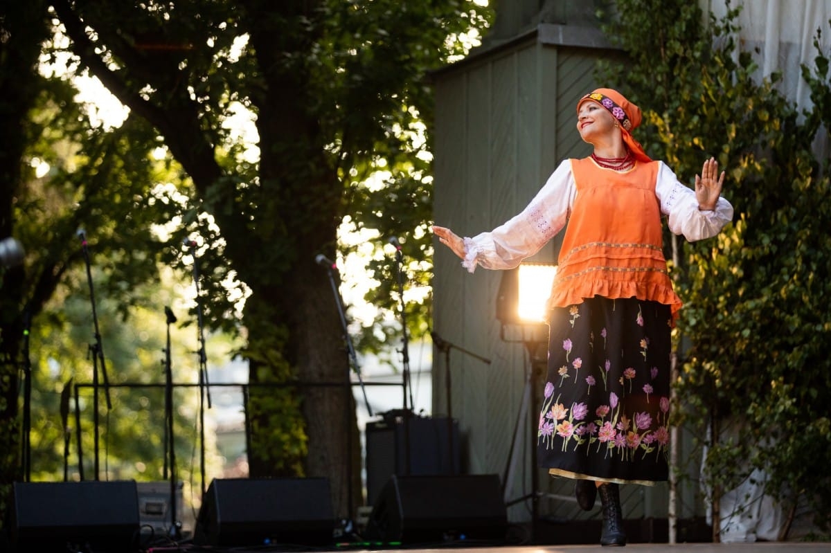 IX Starptautiskais tautas deju festivāls "Sudmaliņas" - koncerts "Trejdeviņas saules lēca" Vērmanes dārzā