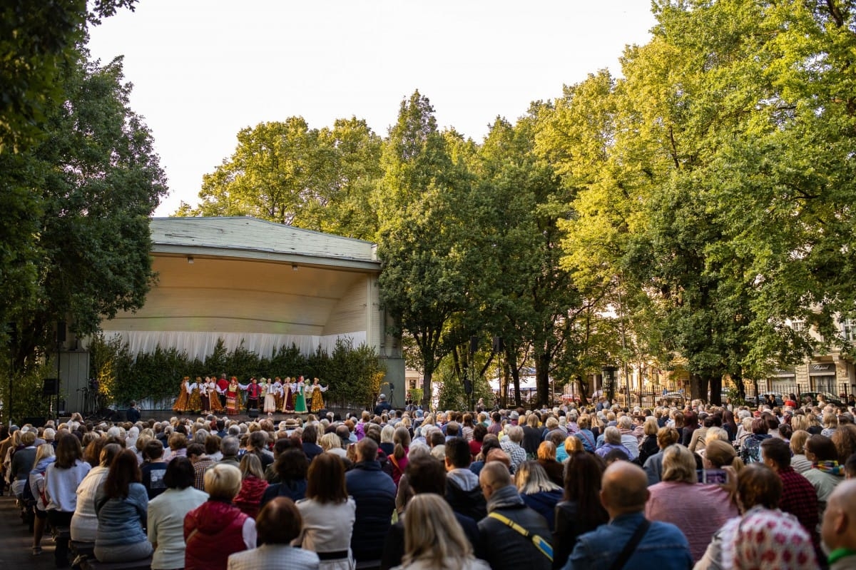 IX Starptautiskais tautas deju festivāls "Sudmaliņas" - koncerts "Trejdeviņas saules lēca" Vērmanes dārzā