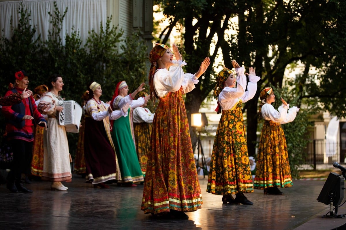 IX Starptautiskais tautas deju festivāls "Sudmaliņas" - koncerts "Trejdeviņas saules lēca" Vērmanes dārzā