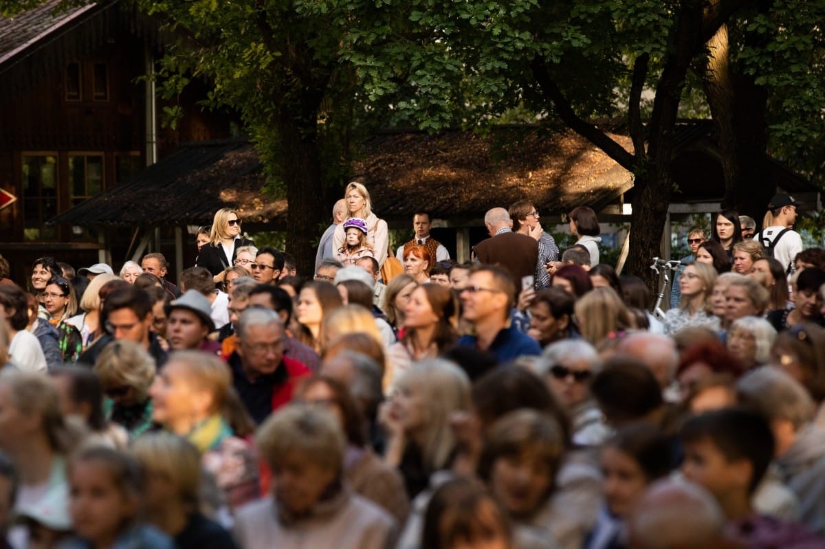 IX Starptautiskais tautas deju festivāls "Sudmaliņas" - koncerts "Trejdeviņas saules lēca" Vērmanes dārzā