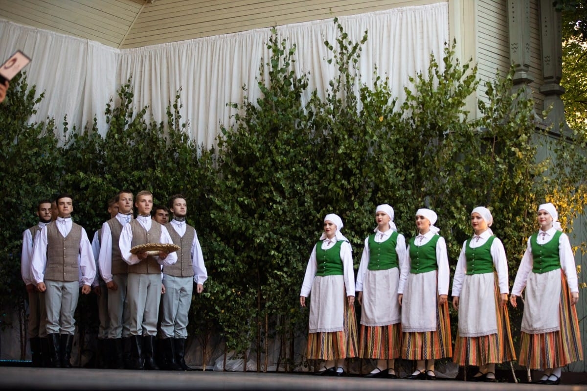 IX Starptautiskais tautas deju festivāls "Sudmaliņas" - koncerts "Trejdeviņas saules lēca" Vērmanes dārzā