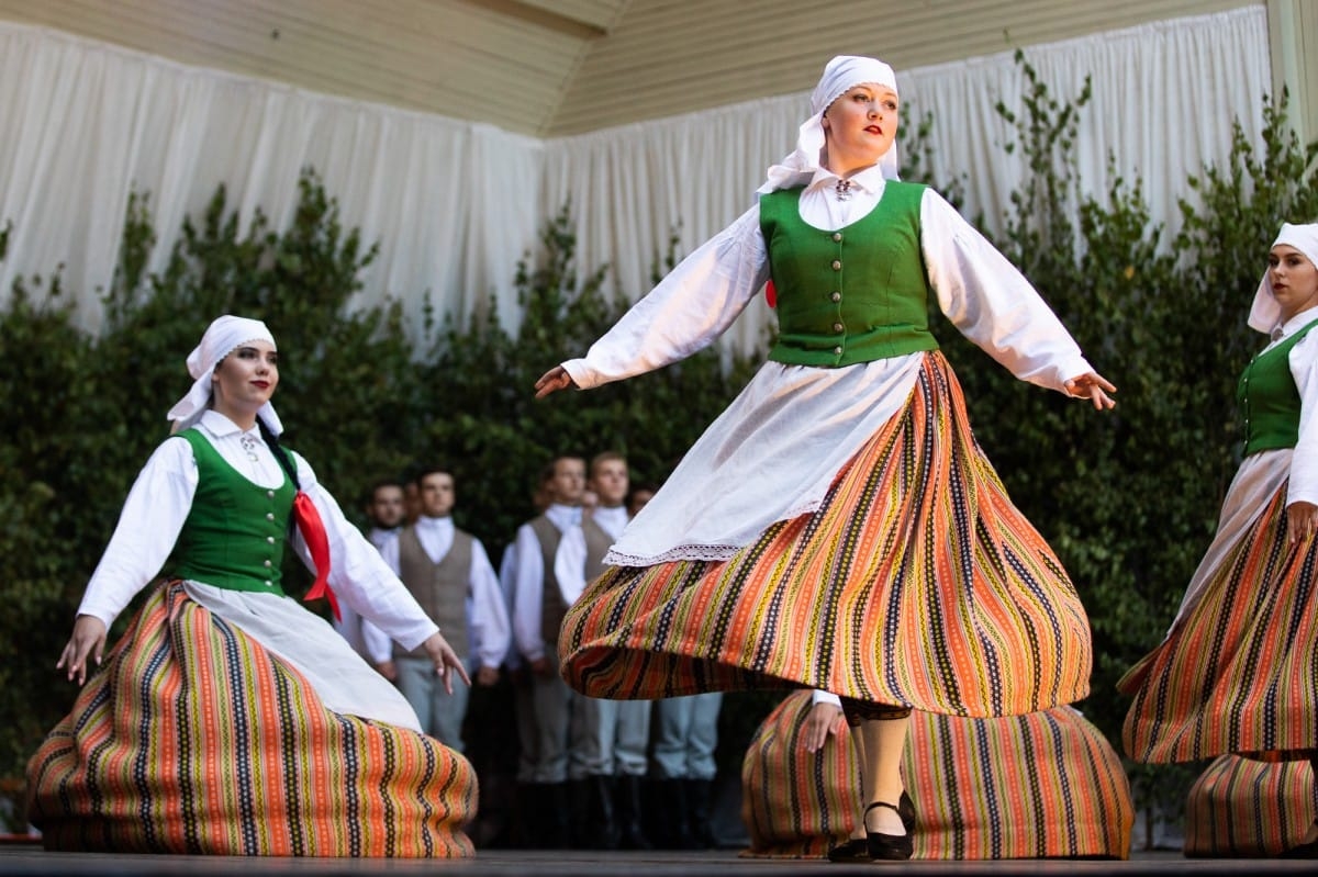 IX Starptautiskais tautas deju festivāls "Sudmaliņas" - koncerts "Trejdeviņas saules lēca" Vērmanes dārzā