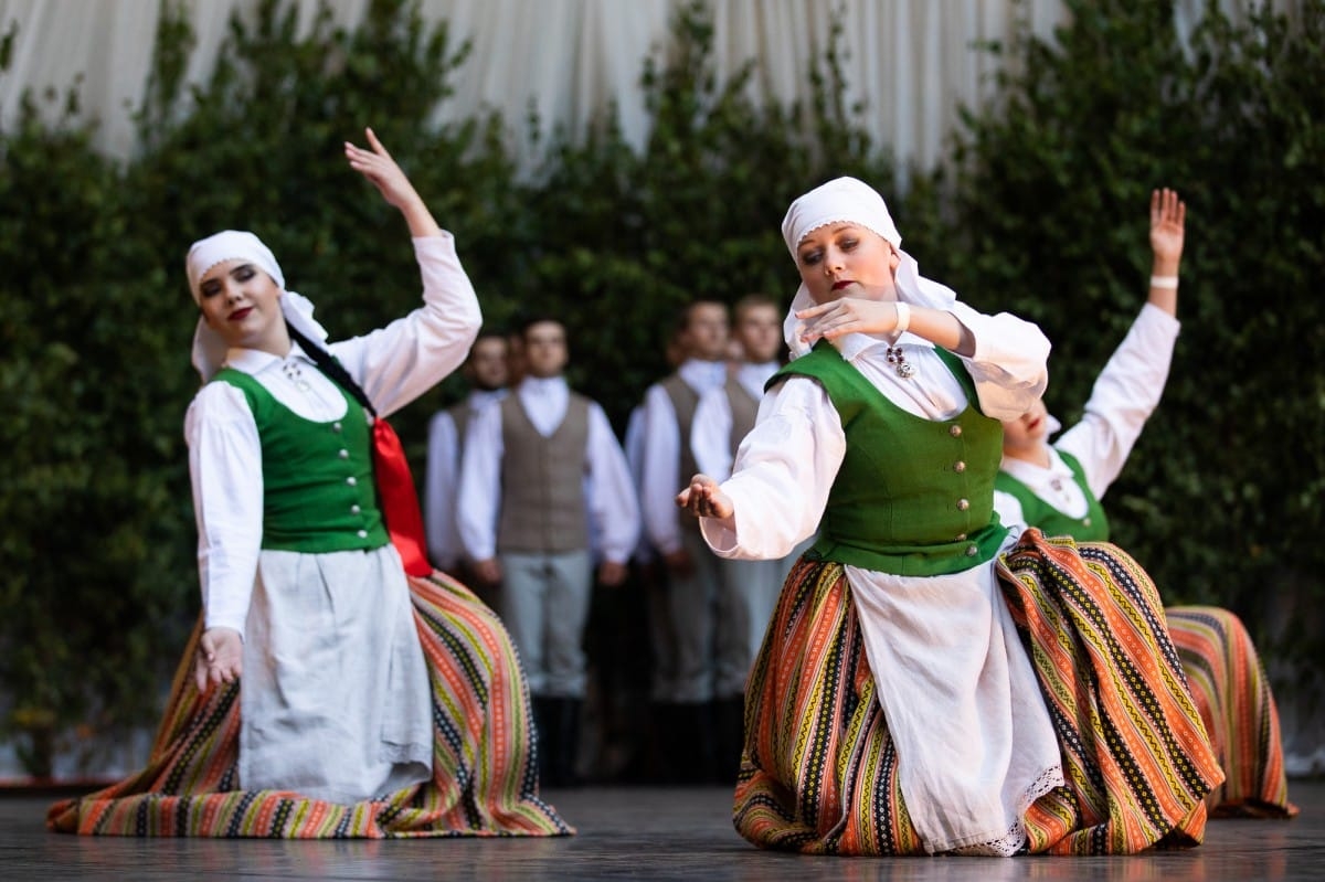 IX Starptautiskais tautas deju festivāls "Sudmaliņas" - koncerts "Trejdeviņas saules lēca" Vērmanes dārzā