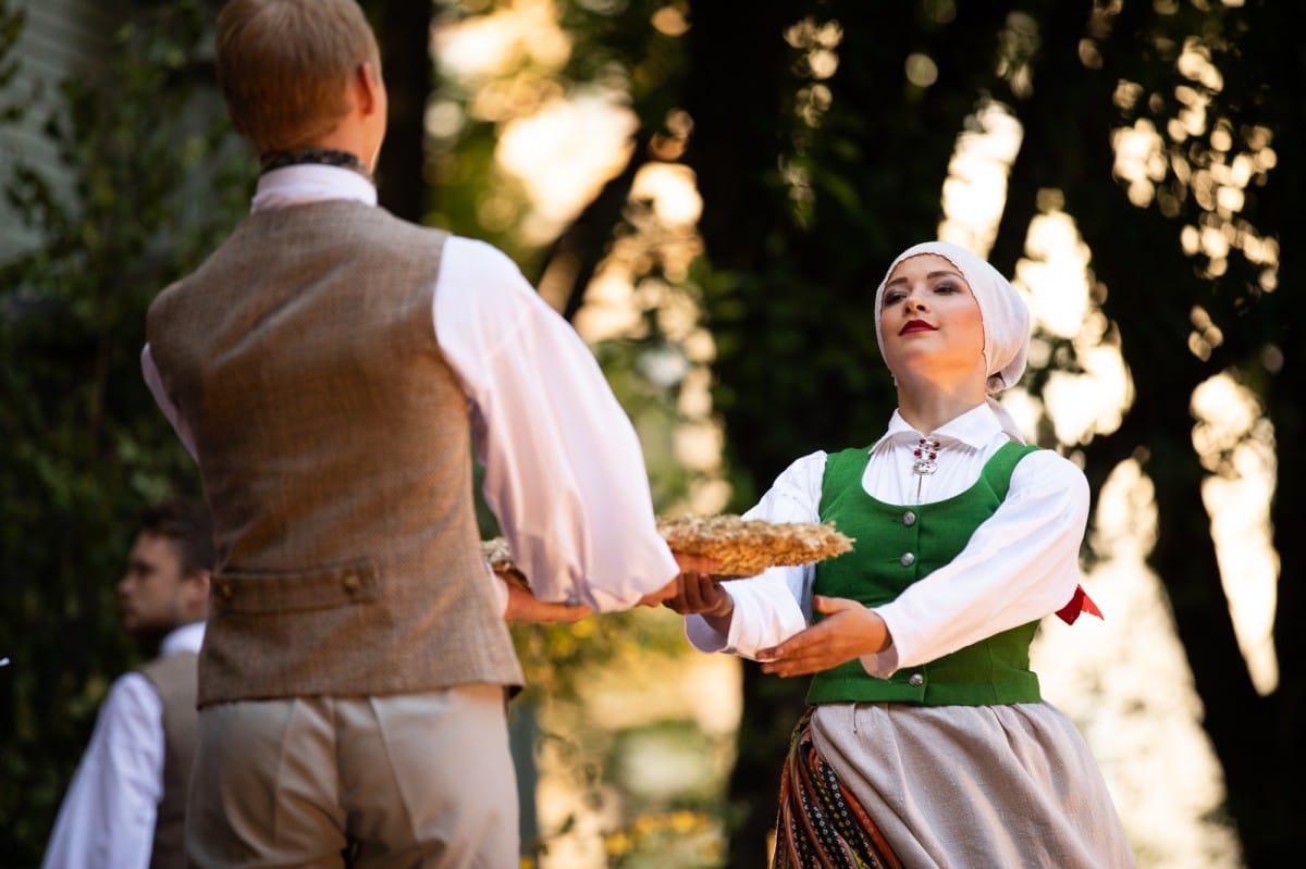 IX Starptautiskais tautas deju festivāls "Sudmaliņas" - koncerts "Trejdeviņas saules lēca" Vērmanes dārzā