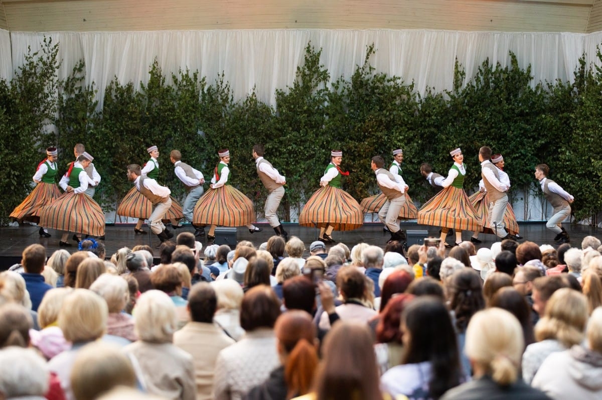 IX Starptautiskais tautas deju festivāls "Sudmaliņas" - koncerts "Trejdeviņas saules lēca" Vērmanes dārzā