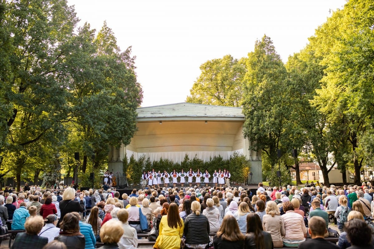 IX Starptautiskais tautas deju festivāls "Sudmaliņas" - koncerts "Trejdeviņas saules lēca" Vērmanes dārzā