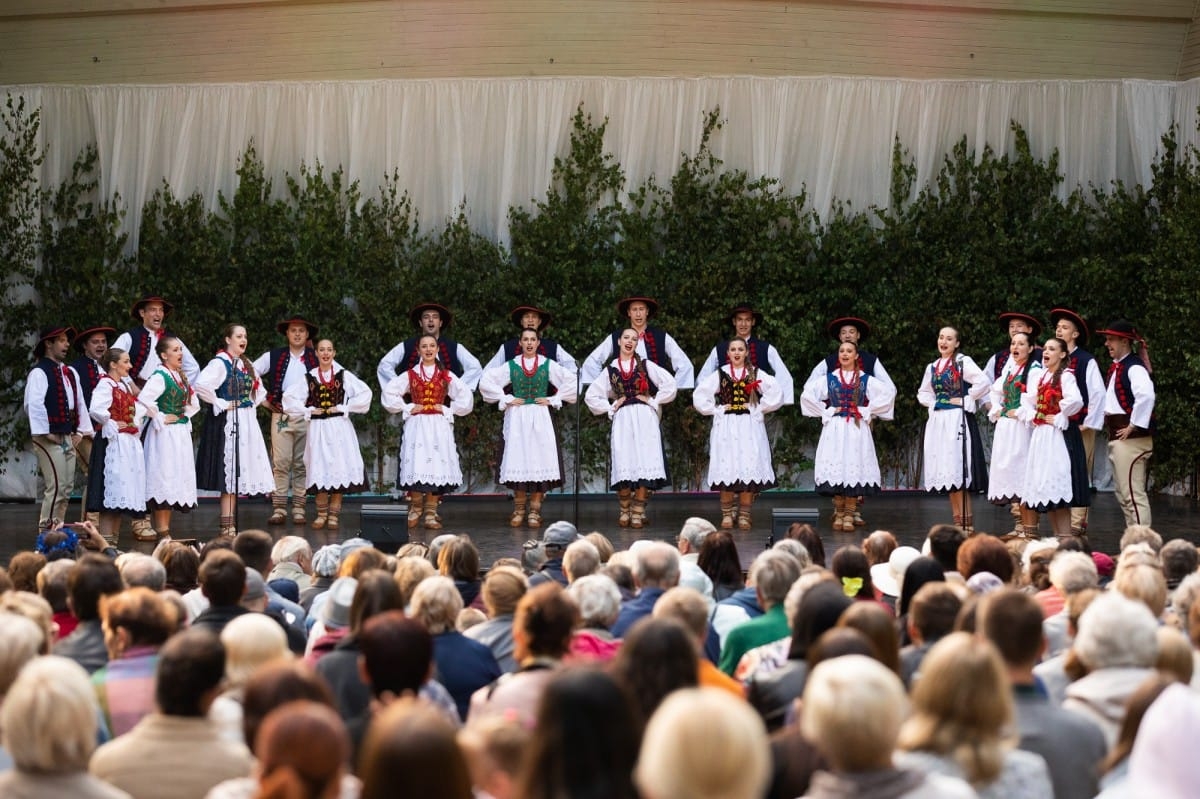 IX Starptautiskais tautas deju festivāls "Sudmaliņas" - koncerts "Trejdeviņas saules lēca" Vērmanes dārzā