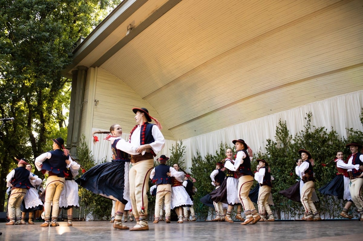 IX Starptautiskais tautas deju festivāls "Sudmaliņas" - koncerts "Trejdeviņas saules lēca" Vērmanes dārzā