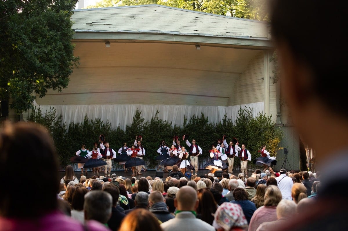 IX Starptautiskais tautas deju festivāls "Sudmaliņas" - koncerts "Trejdeviņas saules lēca" Vērmanes dārzā