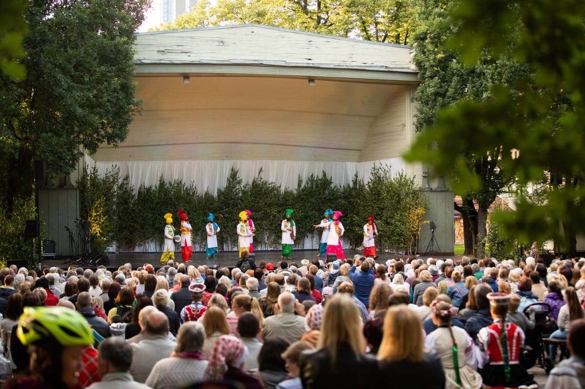 IX Starptautiskais tautas deju festivāls "Sudmaliņas" - koncerts "Trejdeviņas saules lēca" Vērmanes dārzā