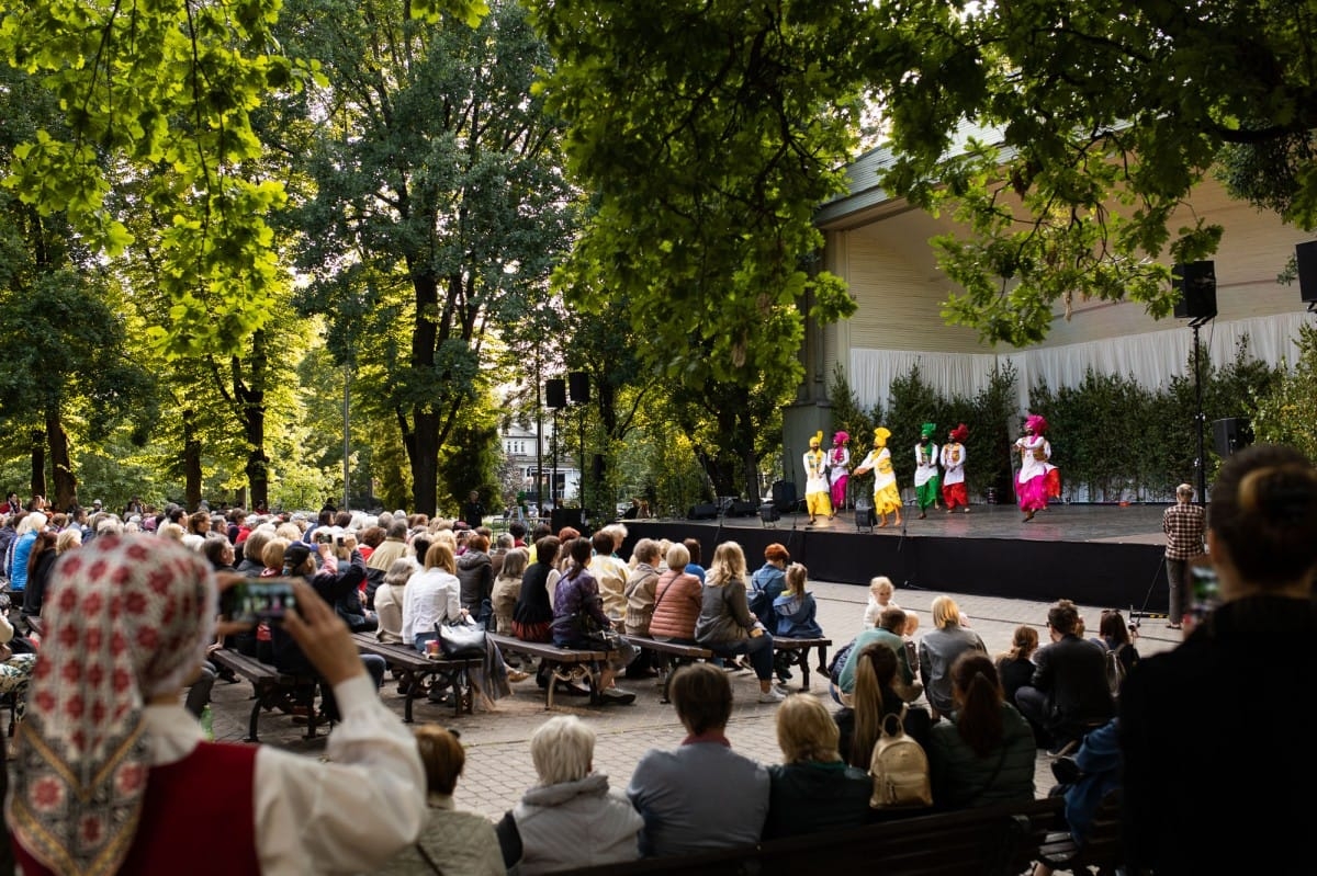 IX Starptautiskais tautas deju festivāls "Sudmaliņas" - koncerts "Trejdeviņas saules lēca" Vērmanes dārzā