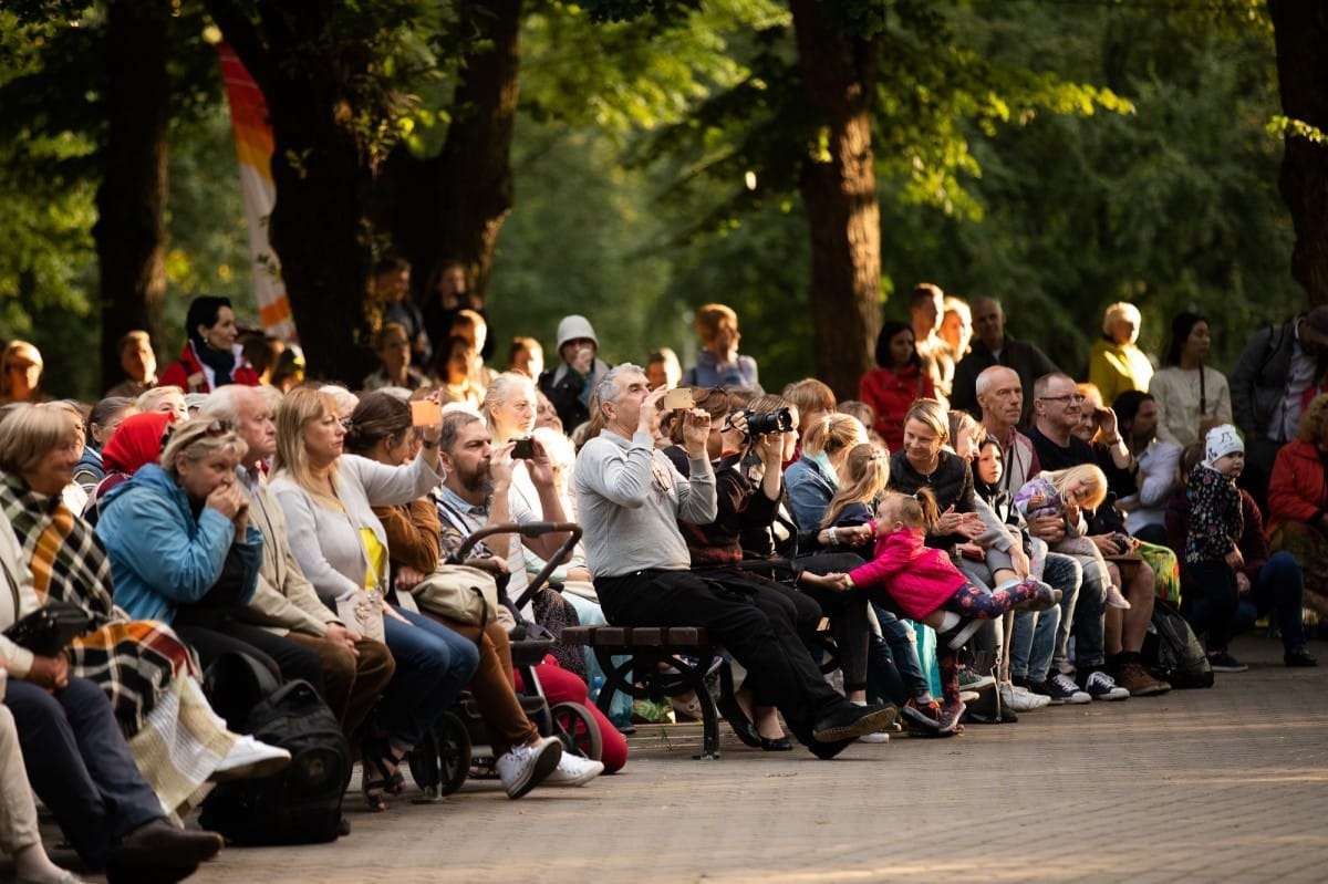 IX Starptautiskais tautas deju festivāls "Sudmaliņas" - koncerts "Trejdeviņas saules lēca" Vērmanes dārzā