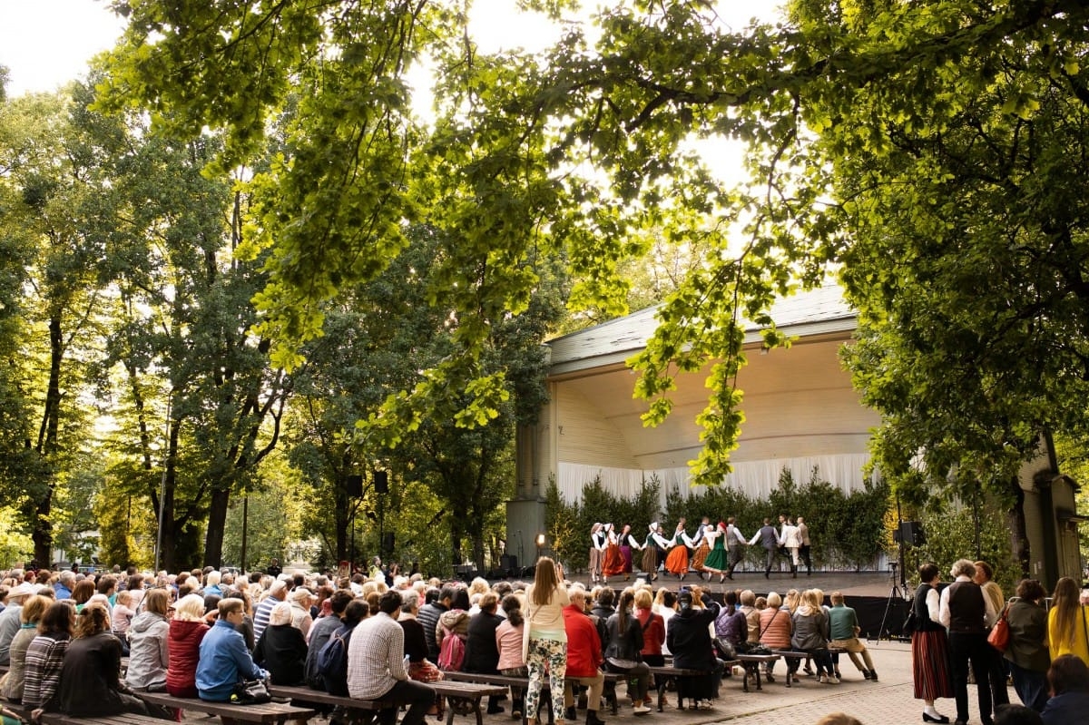 IX Starptautiskais tautas deju festivāls "Sudmaliņas" - koncerts "Trejdeviņas saules lēca" Vērmanes dārzā