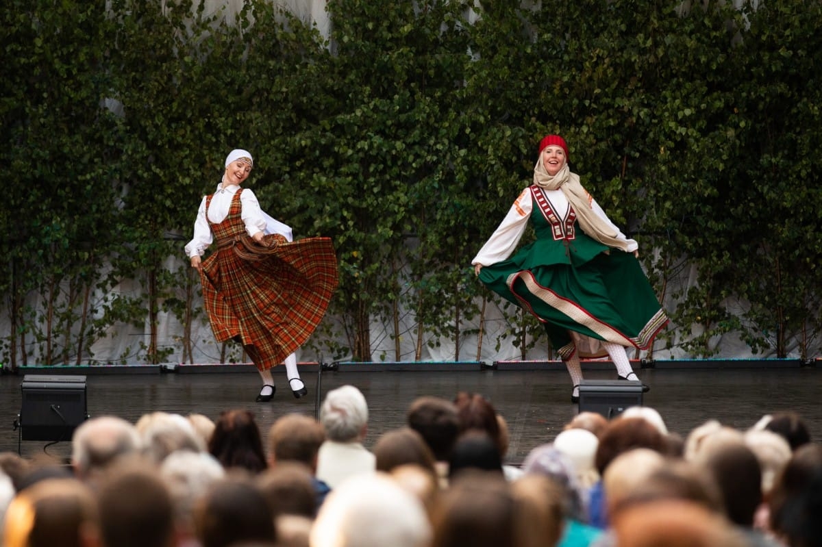 IX Starptautiskais tautas deju festivāls "Sudmaliņas" - koncerts "Trejdeviņas saules lēca" Vērmanes dārzā