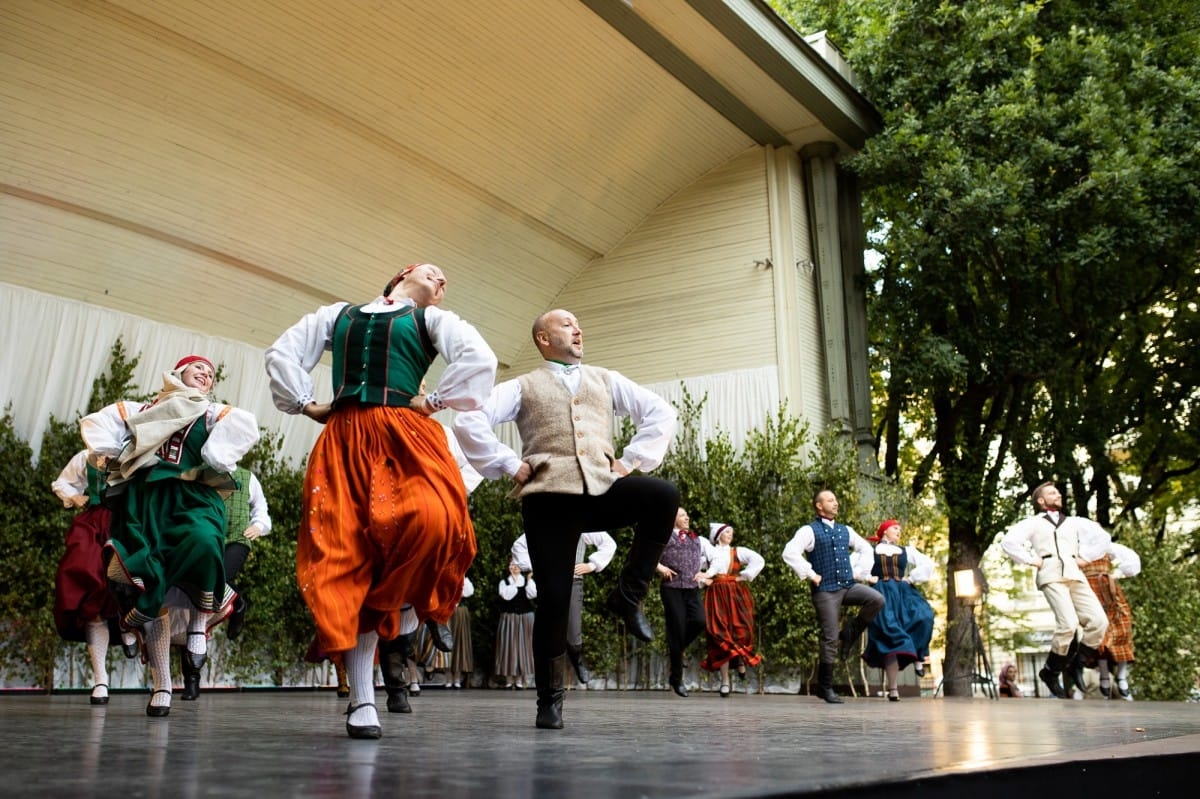 IX Starptautiskais tautas deju festivāls "Sudmaliņas" - koncerts "Trejdeviņas saules lēca" Vērmanes dārzā