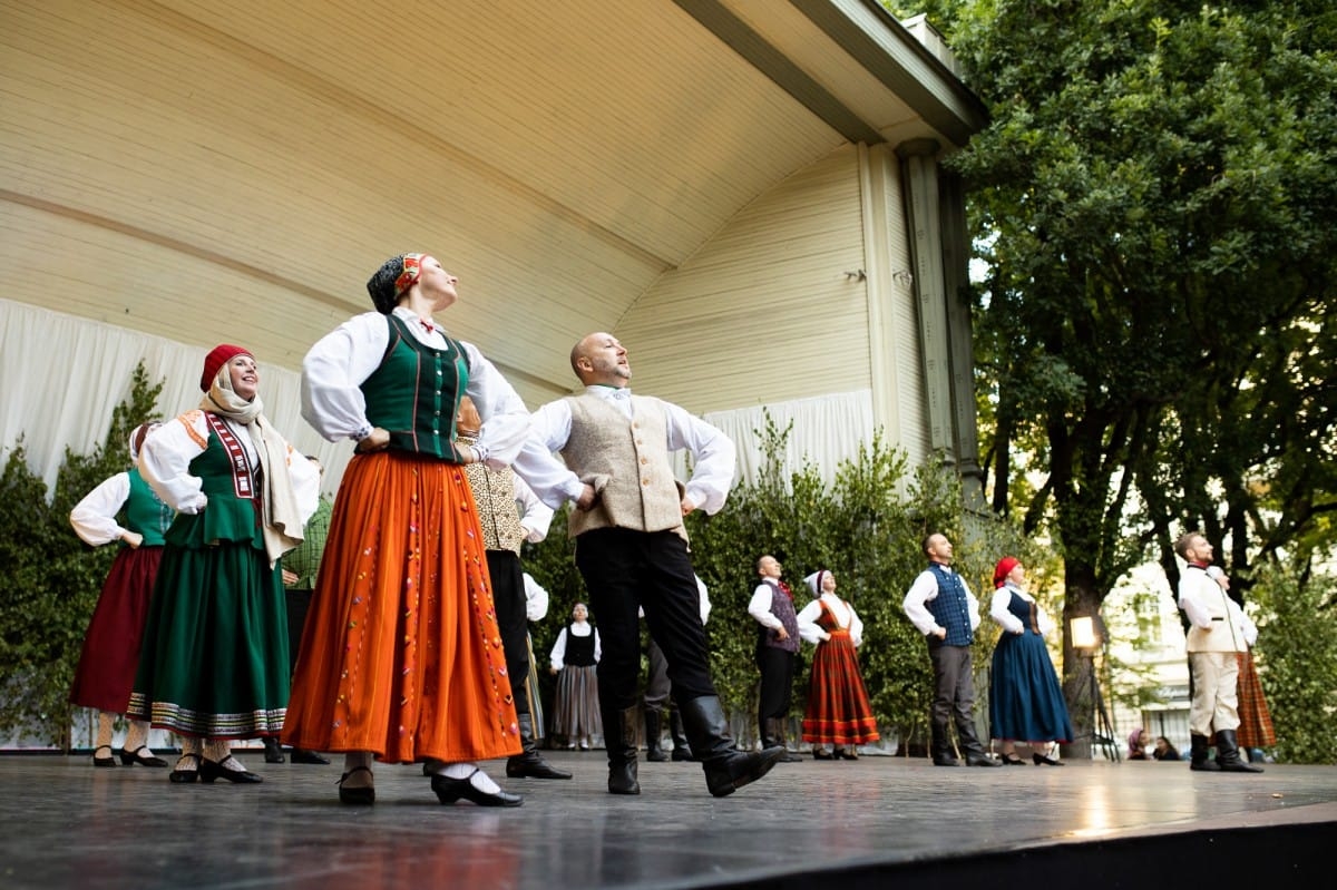 IX Starptautiskais tautas deju festivāls "Sudmaliņas" - koncerts "Trejdeviņas saules lēca" Vērmanes dārzā