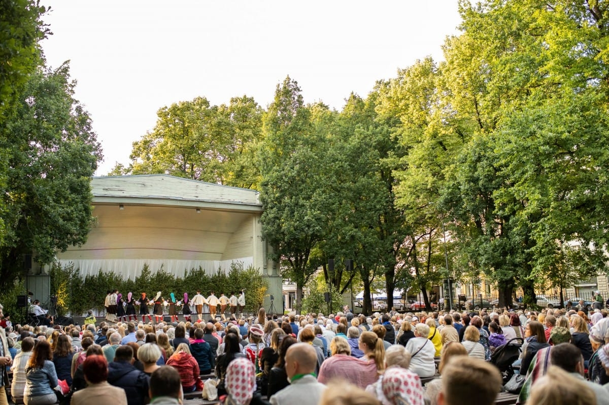 IX Starptautiskais tautas deju festivāls "Sudmaliņas" - koncerts "Trejdeviņas saules lēca" Vērmanes dārzā