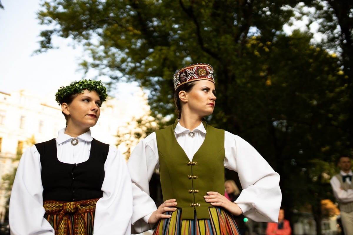 IX Starptautiskais tautas deju festivāls "Sudmaliņas" - koncerts "Trejdeviņas saules lēca" Vērmanes dārzā