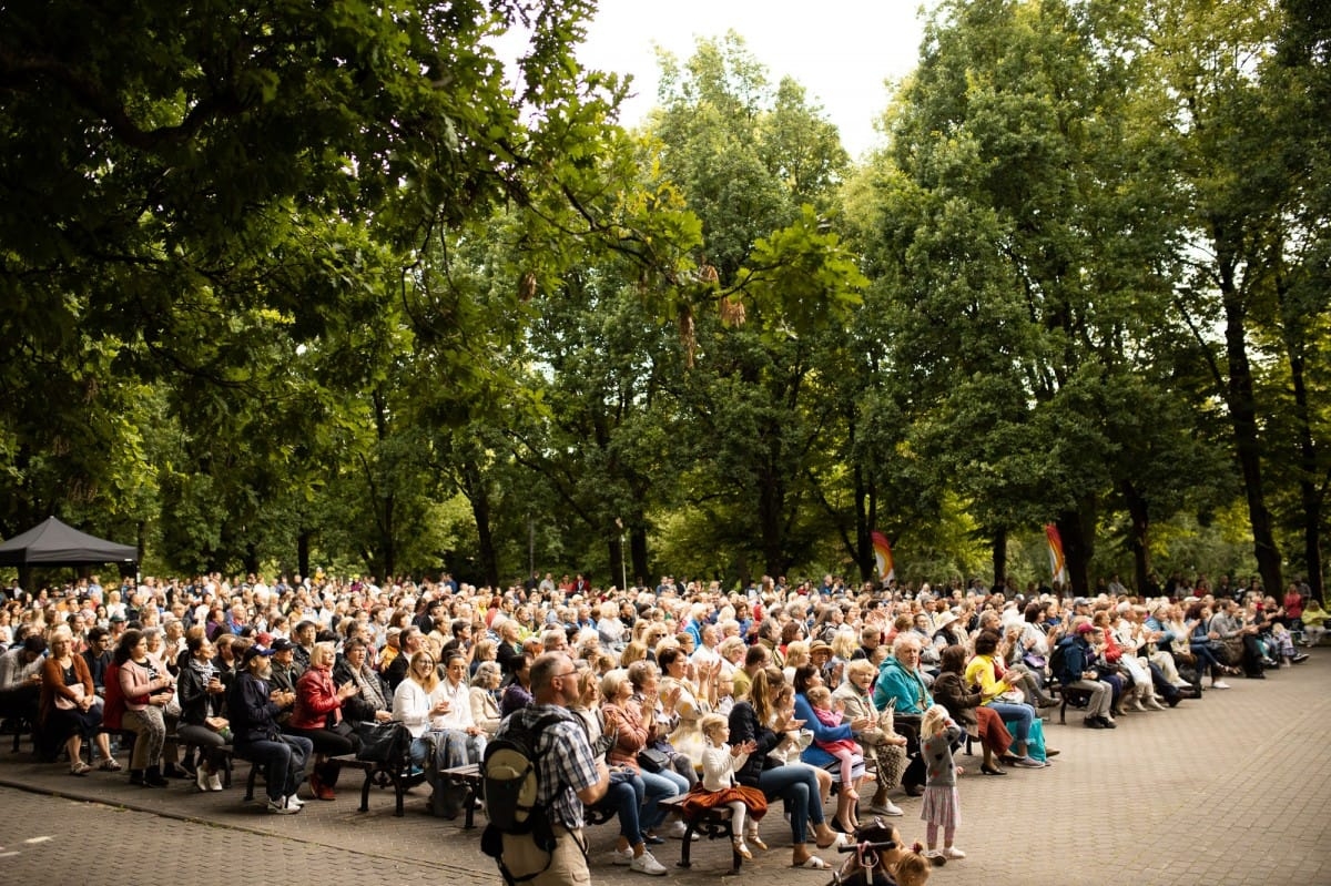 IX Starptautiskais tautas deju festivāls "Sudmaliņas" - koncerts "Trejdeviņas saules lēca" Vērmanes dārzā