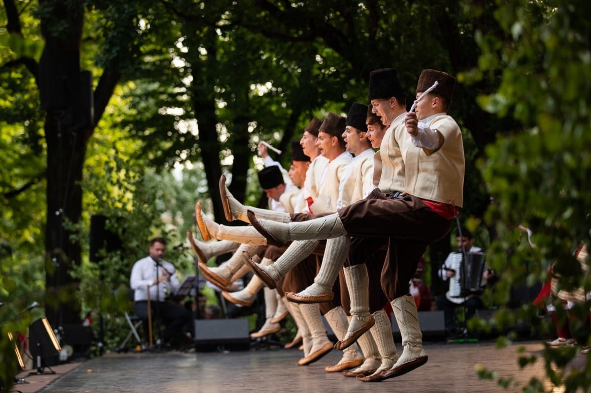 IX Starptautiskais tautas deju festivāls "Sudmaliņas" - koncerts "Trejdeviņas saules lēca" Vērmanes dārzā