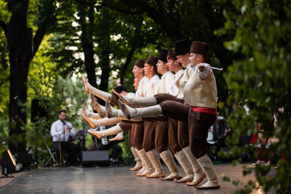 IX Starptautiskais tautas deju festivāls "Sudmaliņas" - koncerts "Trejdeviņas saules lēca" Vērmanes dārzā