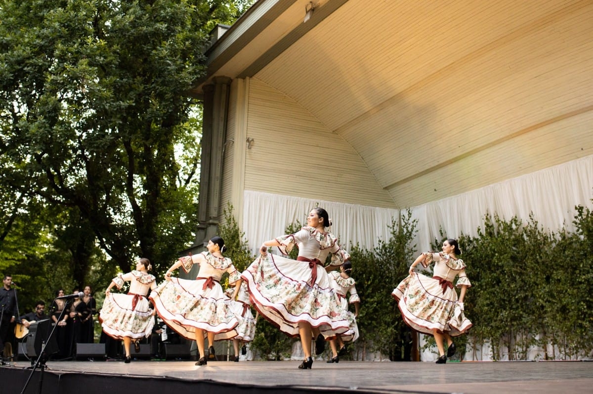 IX Starptautiskais tautas deju festivāls "Sudmaliņas" - koncerts "Trejdeviņas saules lēca" Vērmanes dārzā